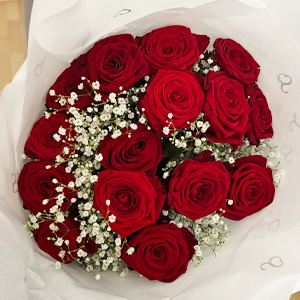 Red roses with gypsophila