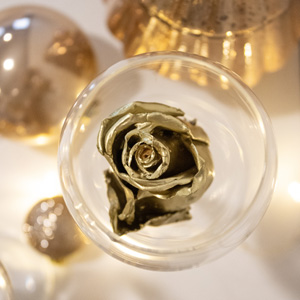 Gold coloured wax roses Gold coloured wax roses