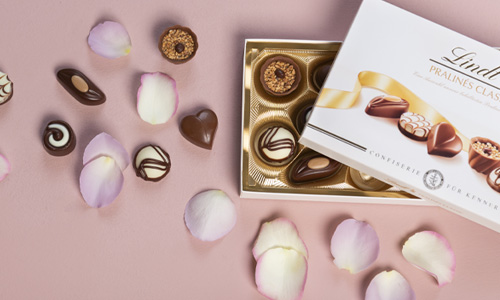 Roses an chocolates Add chocolates