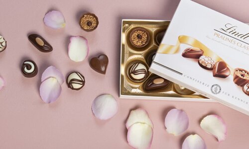 Ordering roses and chocolate Ordering roses and chocolate